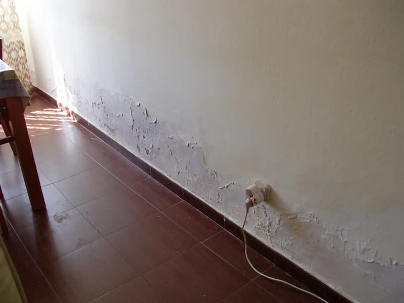 Humedad en las paredes es normalmente capilaridad