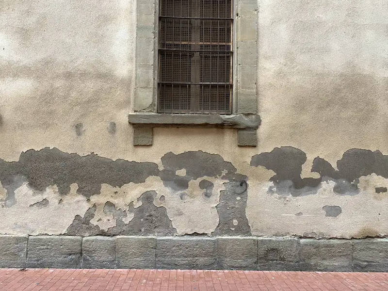 ventana con humedad